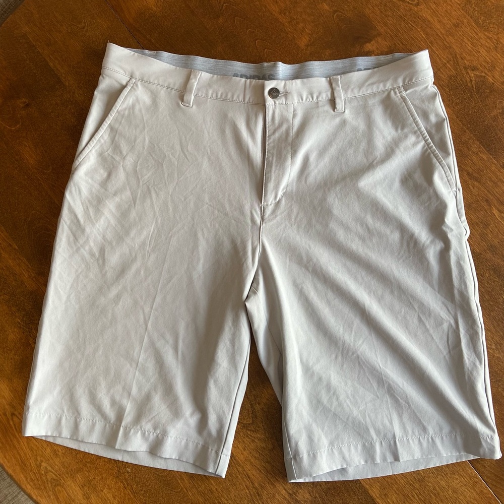 Aside Men's Classic Light Gray Golf Shorts. Size 36
